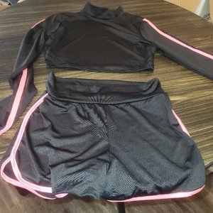 FASHION NOVA Two piece women crop top and boots shorts